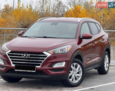 Красный Хендай Туксон, объемом двигателя 0 л и пробегом 175 тыс. км за 18900 $, фото 3 на Automoto.ua