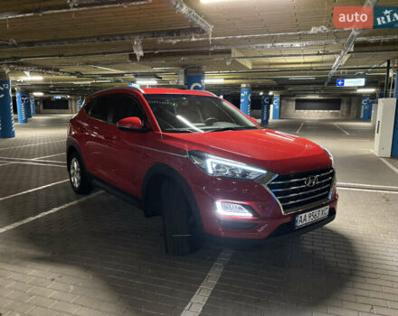 Красный Хендай Туксон, объемом двигателя 2 л и пробегом 95 тыс. км за 21500 $, фото 1 на Automoto.ua