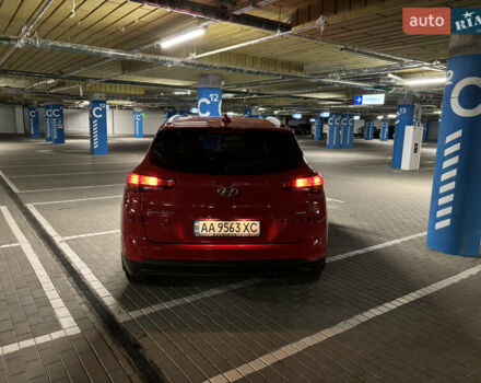 Красный Хендай Туксон, объемом двигателя 2 л и пробегом 95 тыс. км за 21500 $, фото 4 на Automoto.ua