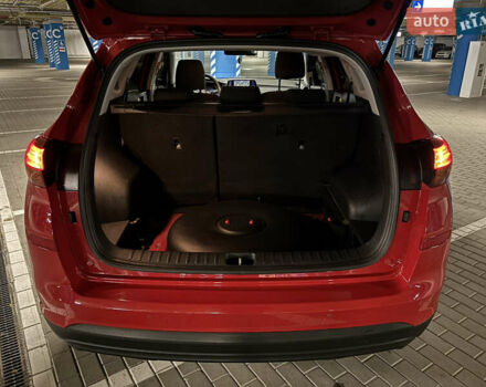 Красный Хендай Туксон, объемом двигателя 2 л и пробегом 95 тыс. км за 21500 $, фото 14 на Automoto.ua