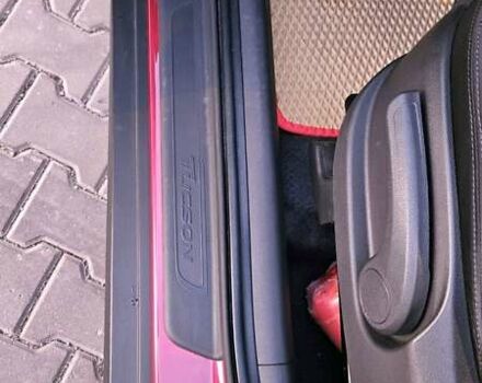 Красный Хендай Туксон, объемом двигателя 2 л и пробегом 94 тыс. км за 19500 $, фото 29 на Automoto.ua