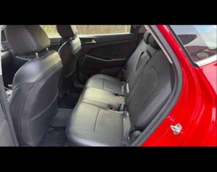 Красный Хендай Туксон, объемом двигателя 2 л и пробегом 70 тыс. км за 20000 $, фото 5 на Automoto.ua