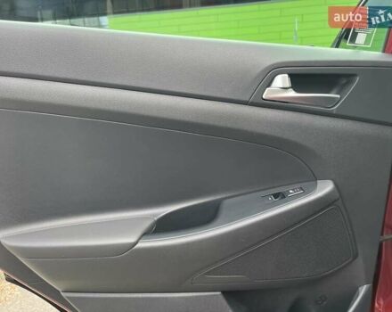 Красный Хендай Туксон, объемом двигателя 2 л и пробегом 64 тыс. км за 30500 $, фото 33 на Automoto.ua