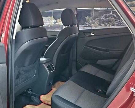 Красный Хендай Туксон, объемом двигателя 2 л и пробегом 94 тыс. км за 19500 $, фото 22 на Automoto.ua