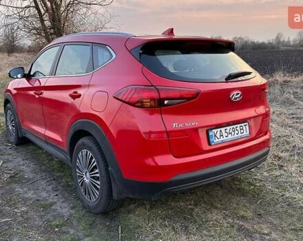 Красный Хендай Туксон, объемом двигателя 2 л и пробегом 68 тыс. км за 22000 $, фото 2 на Automoto.ua