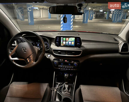 Красный Хендай Туксон, объемом двигателя 2 л и пробегом 95 тыс. км за 21500 $, фото 16 на Automoto.ua