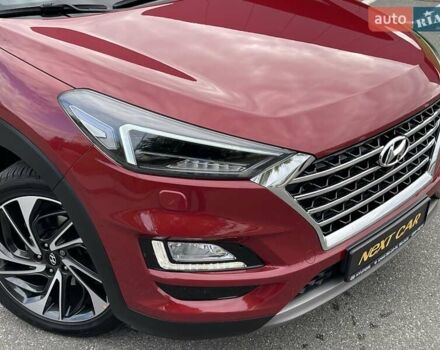 Красный Хендай Туксон, объемом двигателя 2 л и пробегом 64 тыс. км за 30500 $, фото 3 на Automoto.ua
