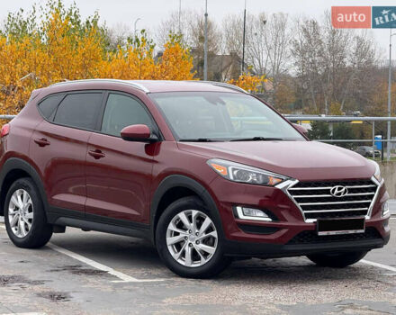 Красный Хендай Туксон, объемом двигателя 0 л и пробегом 175 тыс. км за 18900 $, фото 1 на Automoto.ua