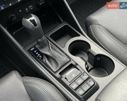 Красный Хендай Туксон, объемом двигателя 2 л и пробегом 64 тыс. км за 30500 $, фото 23 на Automoto.ua