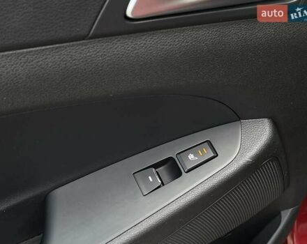 Красный Хендай Туксон, объемом двигателя 2 л и пробегом 64 тыс. км за 30500 $, фото 34 на Automoto.ua