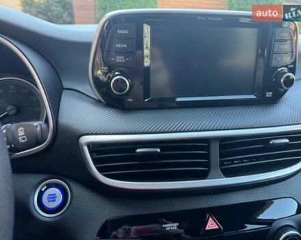 Червоний Хендай Туксон, об'ємом двигуна 2 л та пробігом 32 тис. км за 16700 $, фото 9 на Automoto.ua