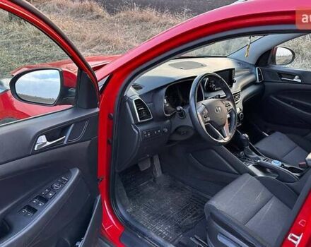 Красный Хендай Туксон, объемом двигателя 2 л и пробегом 68 тыс. км за 22000 $, фото 10 на Automoto.ua