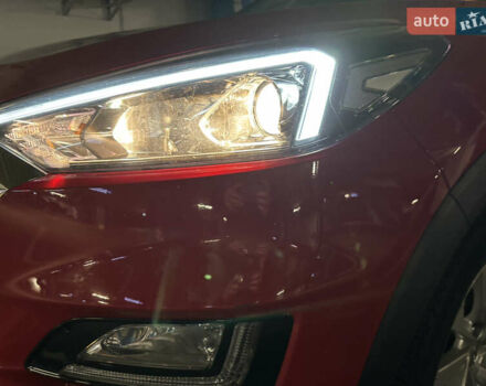 Красный Хендай Туксон, объемом двигателя 2 л и пробегом 95 тыс. км за 21500 $, фото 21 на Automoto.ua