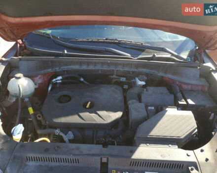 Красный Хендай Туксон, объемом двигателя 2 л и пробегом 71 тыс. км за 13300 $, фото 10 на Automoto.ua