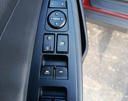 Красный Хендай Туксон, объемом двигателя 2 л и пробегом 97 тыс. км за 20000 $, фото 13 на Automoto.ua