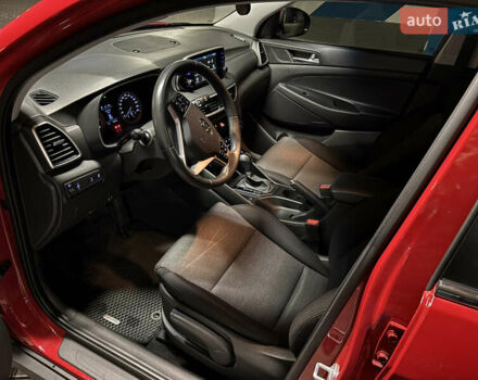 Красный Хендай Туксон, объемом двигателя 2 л и пробегом 95 тыс. км за 21500 $, фото 10 на Automoto.ua