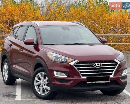 Красный Хендай Туксон, объемом двигателя 0 л и пробегом 175 тыс. км за 18900 $, фото 2 на Automoto.ua