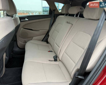 Красный Хендай Туксон, объемом двигателя 0 л и пробегом 175 тыс. км за 18900 $, фото 14 на Automoto.ua