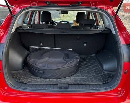 Красный Хендай Туксон, объемом двигателя 2 л и пробегом 68 тыс. км за 22000 $, фото 8 на Automoto.ua