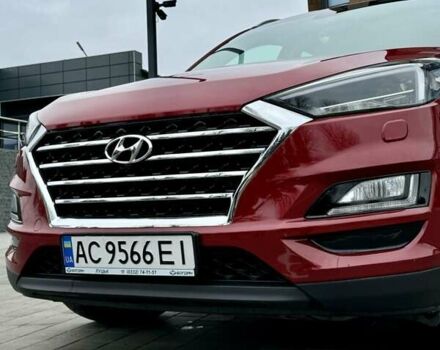 Красный Хендай Туксон, объемом двигателя 2 л и пробегом 87 тыс. км за 23700 $, фото 5 на Automoto.ua
