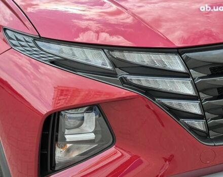 Красный Хендай Туксон, объемом двигателя 2 л и пробегом 26 тыс. км за 28990 $, фото 5 на Automoto.ua