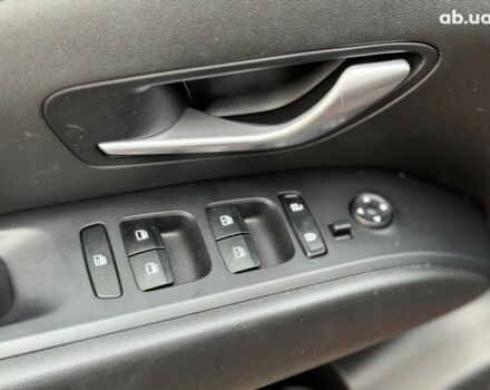 Красный Хендай Туксон, объемом двигателя 2 л и пробегом 26 тыс. км за 28990 $, фото 26 на Automoto.ua