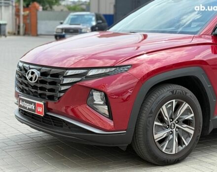 Красный Хендай Туксон, объемом двигателя 2 л и пробегом 26 тыс. км за 28990 $, фото 1 на Automoto.ua