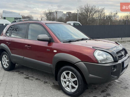 Красный Хендай Туксон, объемом двигателя 2 л и пробегом 255 тыс. км за 6999 $, фото 1 на Automoto.ua