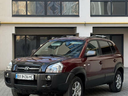 Красный Хендай Туксон, объемом двигателя 2 л и пробегом 255 тыс. км за 6700 $, фото 1 на Automoto.ua