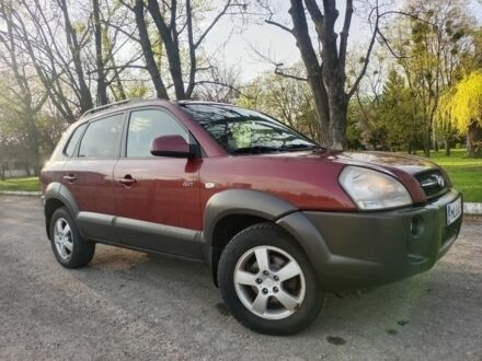 Хендай Туксон 2006 в Чугуеве на Automoto.ua Красный Хендай Туксон, объемом двигателя 2 л и пробегом 409 тыс. км за 5300 $, фото 1 на Automoto.ua