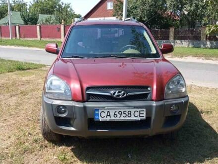 Красный Хендай Туксон, объемом двигателя 1.98 л и пробегом 138 тыс. км за 8899 $, фото 1 на Automoto.ua