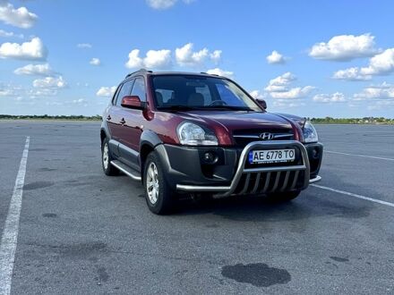 Хендай Туксон 2008 в Днепре (Днепропетровске) на Automoto.ua Красный Хендай Туксон, объемом двигателя 2 л и пробегом 143 тыс. км за 10000 $, фото 1 на Automoto.ua