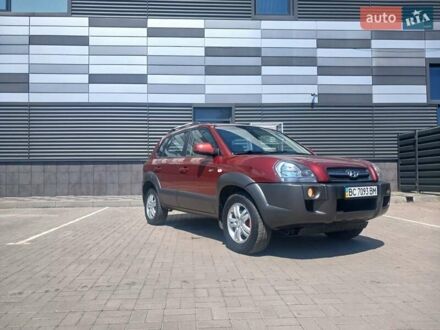 Хендай Туксон 2008 у Черкасах на Automoto.ua Червоний Хендай Туксон, об'ємом двигуна 2 л та пробігом 222 тис. км за 8300 $, фото 1 на Automoto.ua