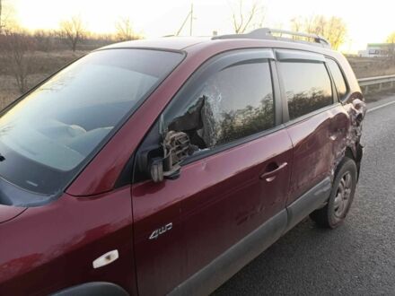 Червоний Хендай Туксон, об'ємом двигуна 2 л та пробігом 170 тис. км за 4000 $, фото 1 на Automoto.ua