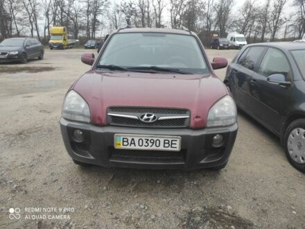 Красный Хендай Туксон, объемом двигателя 2 л и пробегом 207 тыс. км за 8479 $, фото 1 на Automoto.ua