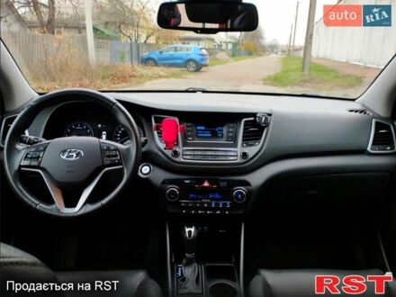 Хендай Туксон 2016 у Прилуках на Automoto.ua Червоний Хендай Туксон, об'ємом двигуна 2 л та пробігом 142 тис. км за 17900 $, фото 1 на Automoto.ua