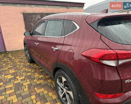Красный Хендай Туксон, объемом двигателя 2 л и пробегом 110 тыс. км за 17000 $, фото 1 на Automoto.ua