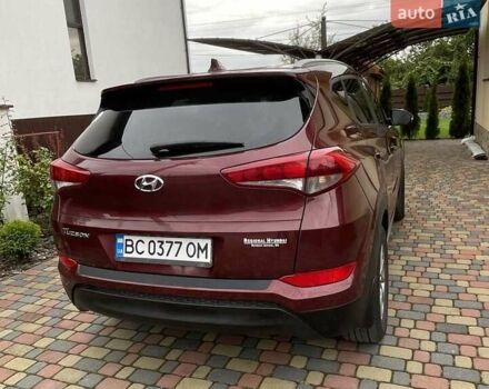 Красный Хендай Туксон, объемом двигателя 2 л и пробегом 160 тыс. км за 17500 $, фото 1 на Automoto.ua