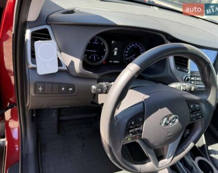 Червоний Хендай Туксон, об'ємом двигуна 2 л та пробігом 169 тис. км за 19000 $, фото 1 на Automoto.ua