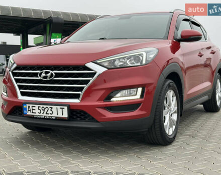 Красный Хендай Туксон, объемом двигателя 2 л и пробегом 91 тыс. км за 18800 $, фото 1 на Automoto.ua