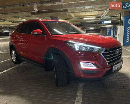Красный Хендай Туксон, объемом двигателя 2 л и пробегом 95 тыс. км за 21500 $, фото 1 на Automoto.ua