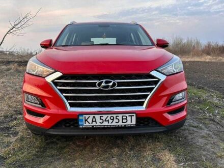 Красный Хендай Туксон, объемом двигателя 2 л и пробегом 70 тыс. км за 20800 $, фото 1 на Automoto.ua