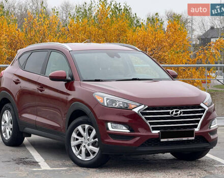 Красный Хендай Туксон, объемом двигателя 0 л и пробегом 175 тыс. км за 18900 $, фото 1 на Automoto.ua