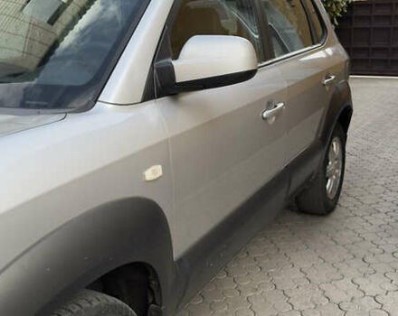 Хендай Туксон, объемом двигателя 2 л и пробегом 208 тыс. км за 6700 $, фото 6 на Automoto.ua