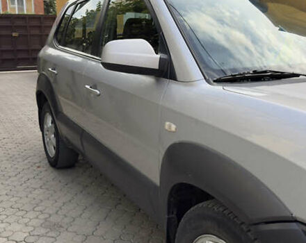 Хендай Туксон, объемом двигателя 2 л и пробегом 208 тыс. км за 6700 $, фото 3 на Automoto.ua