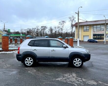 Хендай Туксон, объемом двигателя 2 л и пробегом 250 тыс. км за 7200 $, фото 2 на Automoto.ua