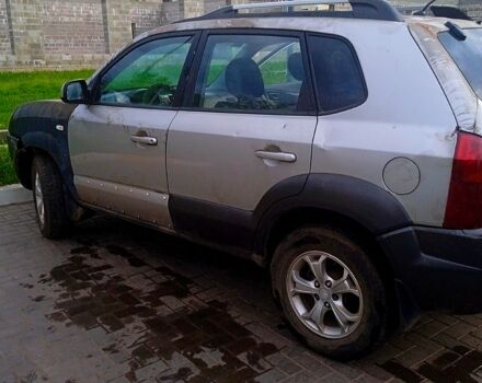 Хендай Туксон, объемом двигателя 2 л и пробегом 140 тыс. км за 5500 $, фото 3 на Automoto.ua