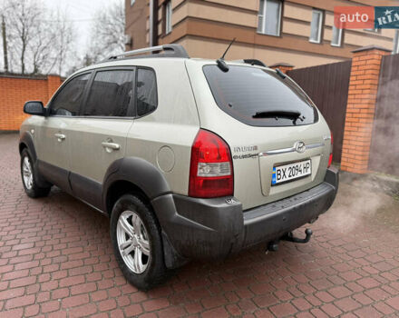 Хендай Туксон, объемом двигателя 2 л и пробегом 248 тыс. км за 7300 $, фото 2 на Automoto.ua