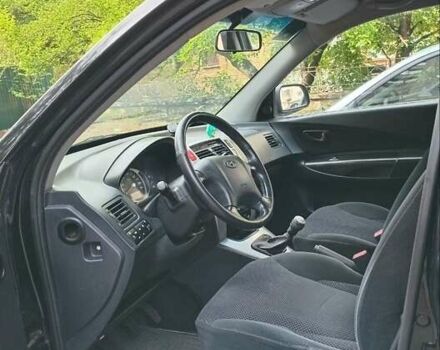 Хендай Туксон, объемом двигателя 2 л и пробегом 123 тыс. км за 8300 $, фото 4 на Automoto.ua