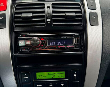 Хендай Туксон, объемом двигателя 2 л и пробегом 205 тыс. км за 5700 $, фото 9 на Automoto.ua